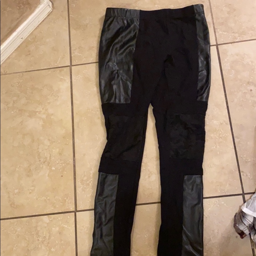 DKNY Black leggings with color block leather faux